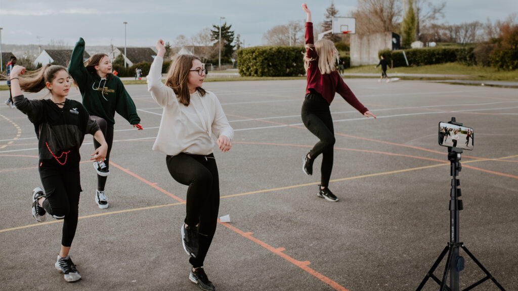 યુવા સંસ્કૃતિ પર એન્ટરટેઇનમેન્ટનો વૈશ્વિક પ્રભાવ