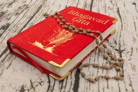 ગીતાના ૫ એવા શ્લોક જે આધુનિક યુગની તણાવભરી જિંદગીમાં શાંતિ આપે છે