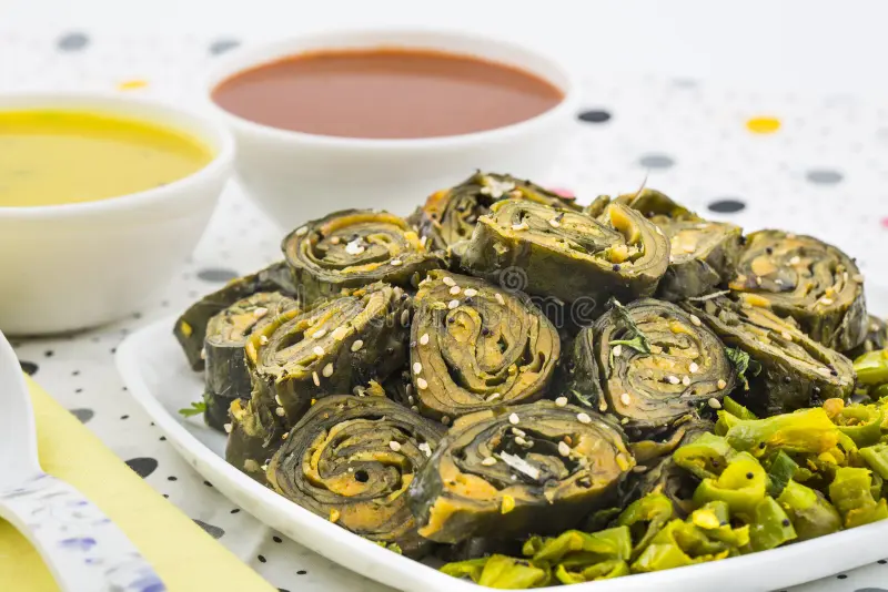 બહારનું જંક ફૂડ છોડો! ઘરે બનાવો આ ૫ પૌષ્ટિક અને સ્વાદિષ્ટ ગુજરાતી નાસ્તો.