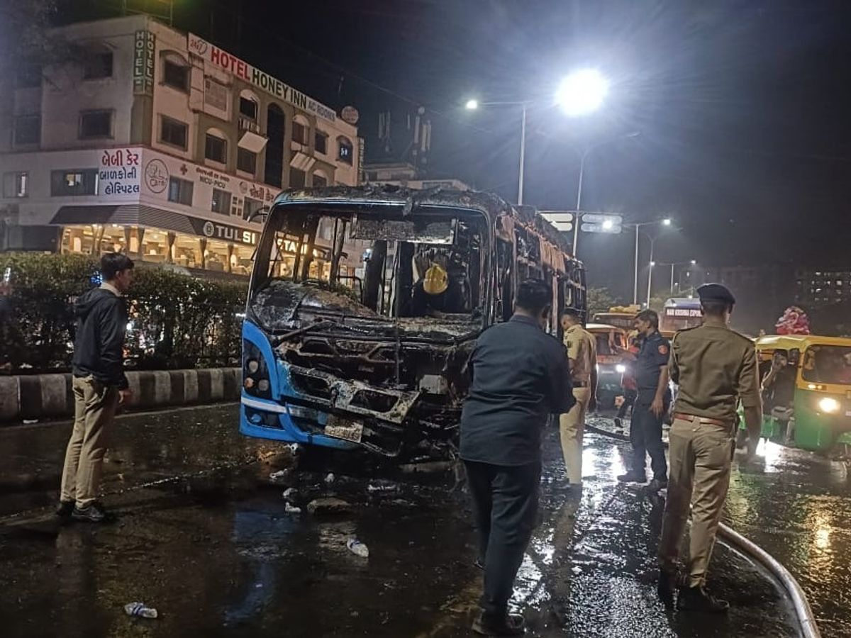 સુરતમાં ચાલતી સિટી બસમાં આગ