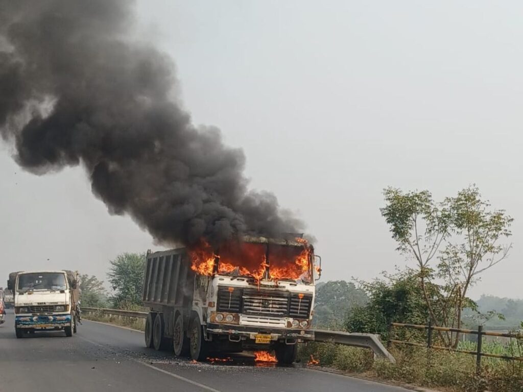 Savli Vadodara Road Fire News