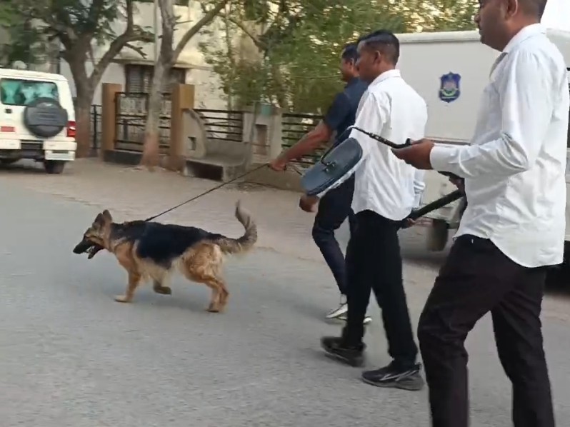 પાલનપુર કલેક્ટર કચેરીને મળેલી બોમ્બની ધમકી