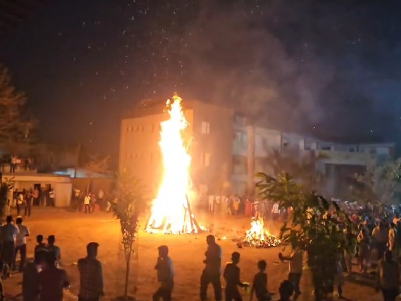 અંબાજી હોલી દહન