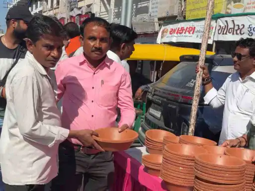 Palanpur Yuva BJP Kundas distribution: